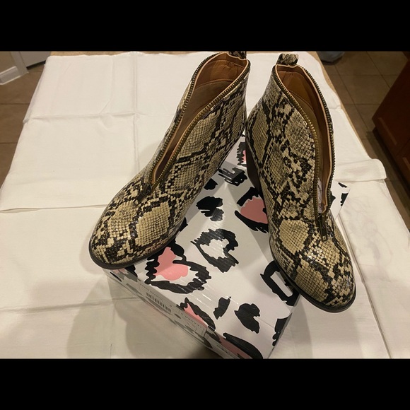 Snake booties - Picture 1 of 4